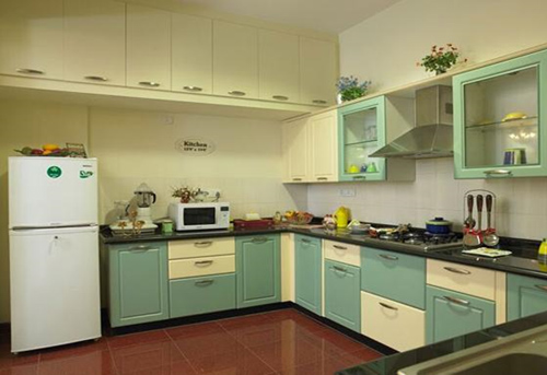 Tủ bếp gỗ nhiều ngăn chứa đồ
