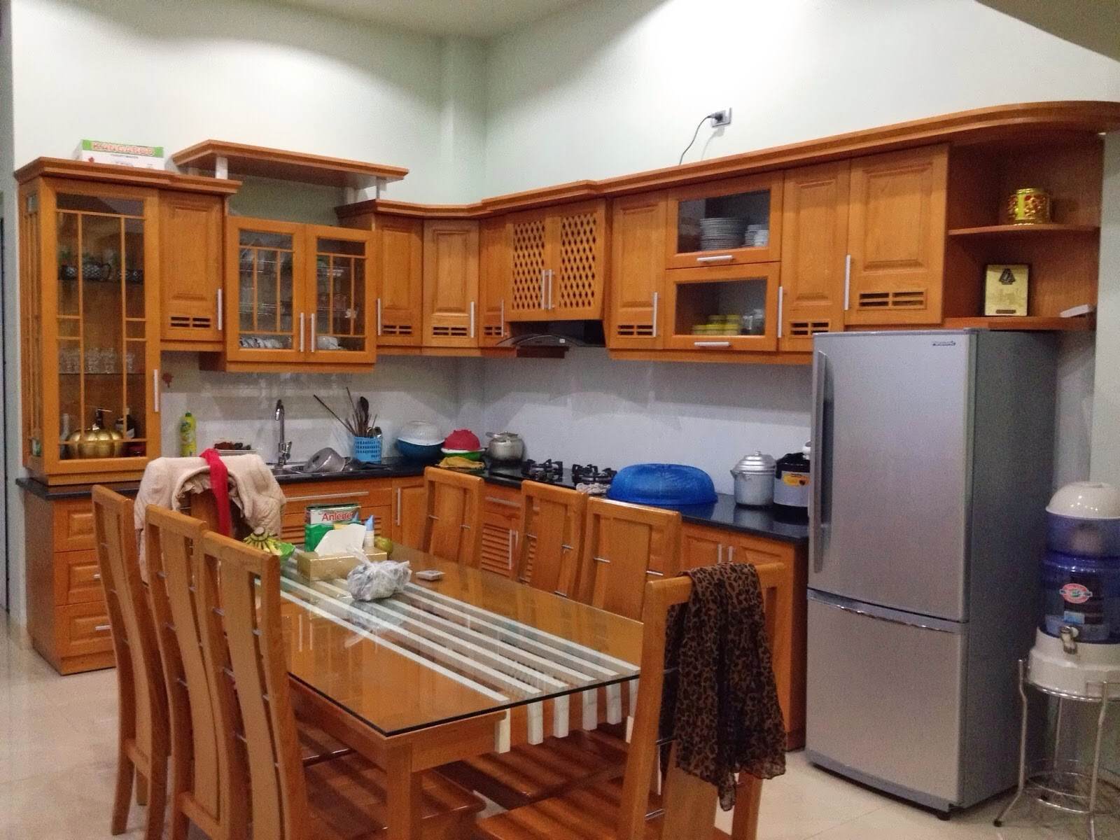 Tủ bếp gỗ sồi có tông màu tỏ