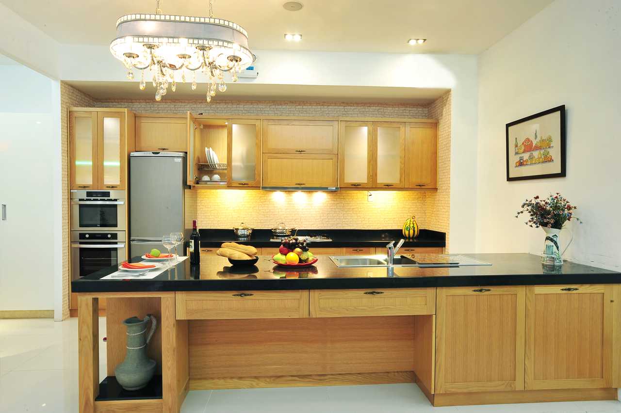 Trang trí tủ bếp gỗ hiện đại