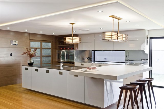 Mẫu tủ bếp gỗ có quầy bar